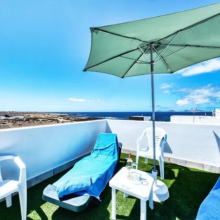Сasa de vacaciones Karma 1 A 25m Del Mar Famara